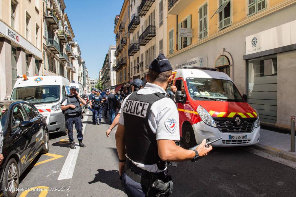 Coronavirus, minorenni imperiesi bloccati a Nizza. La denuncia di un genitore: «Mi impediscono di raggiungere mia figlia»