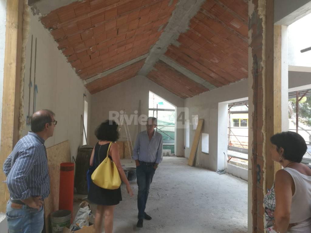 riviera24-Il sopralluogo del sindaco Alberto Biancheri nelle fasi dei lavori scuole