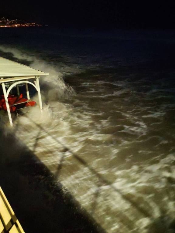 La tempesta distrugge gli stabilimenti balneari italiani, Bolla (la base balneare): “Chi ricostruirà?”