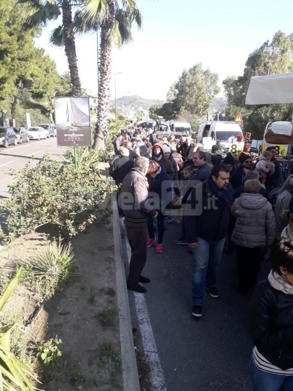 Domenica di festa a Imperia con la tradizionale fiera di San Leonardo: più di 80 bancarelle