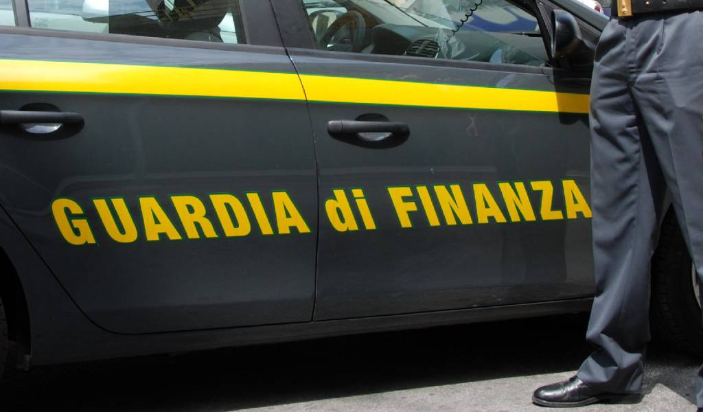 Ventimiglia, blitz della Guardia di Finanza al mercato coperto