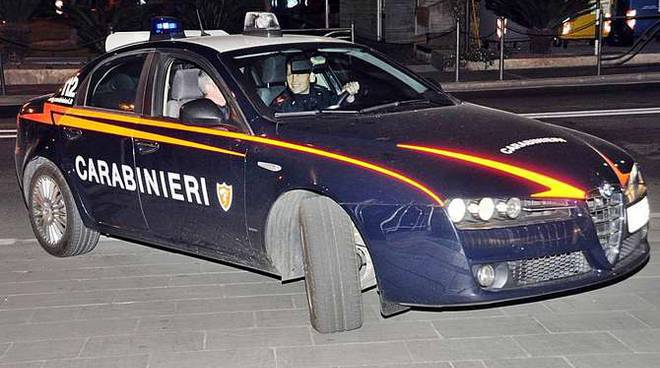 auto carabinieri notte