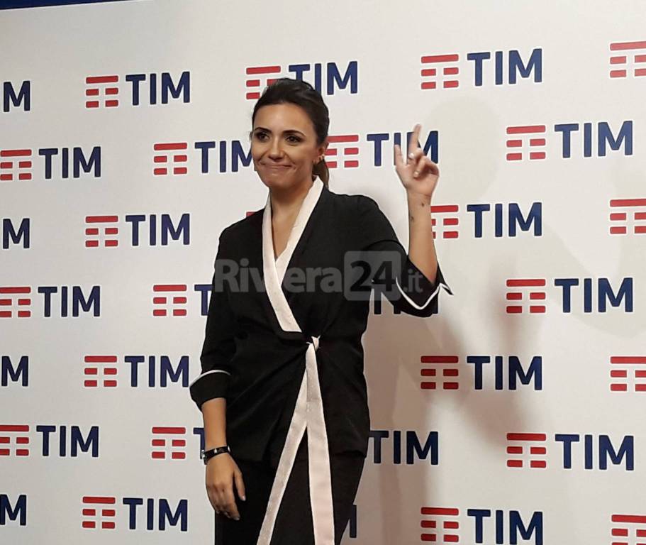 Serena Rossi fa rivivere la figura di Mia Martini sul palco di #Sanremo2019