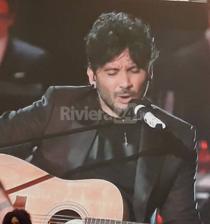 Musica, danza e poesia sul palco di #Sanremo2019 con Fabrizio Moro, Neri Marcoré e i ballerini Abbagnato e Vogel