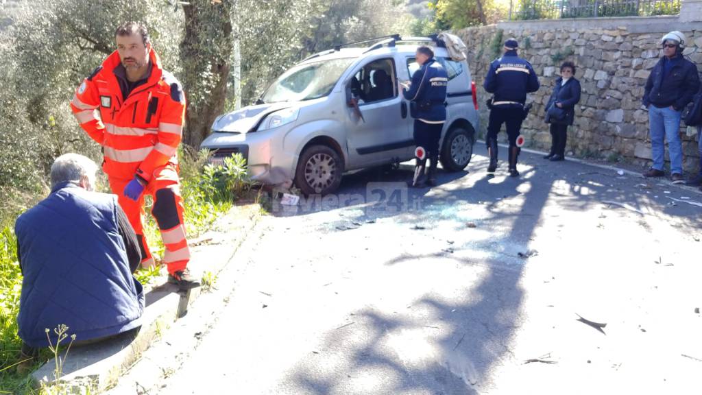 Imperia, grave uomo investito da un furgone Qubo mentre stava potando