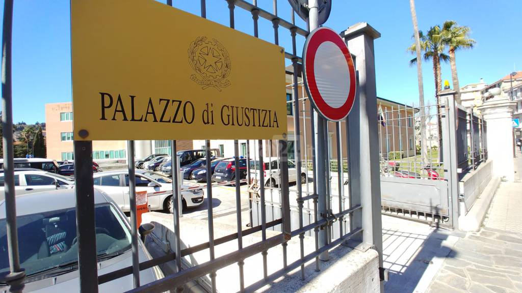 Imperia, giovane spagnolo fermato dalla Finanza alla frontiera con oltre 100 chili di stupefacente: il giudice convalida arresto