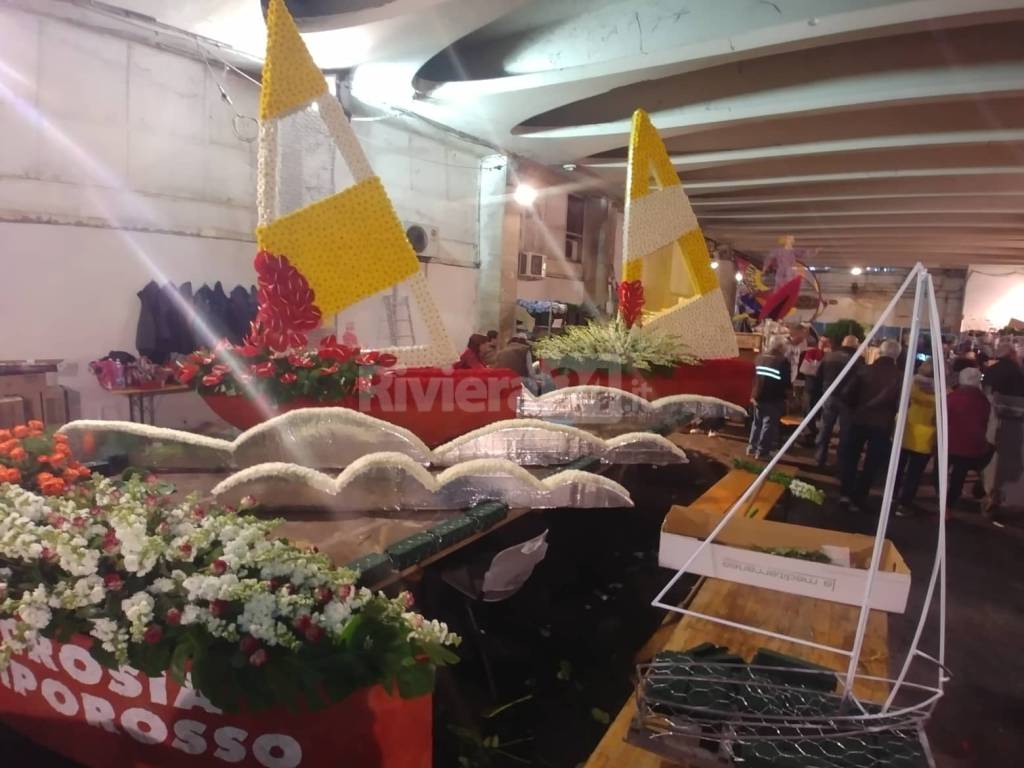 Sanremo in fiore: va avanti senza sosta l’allestimento dei carri