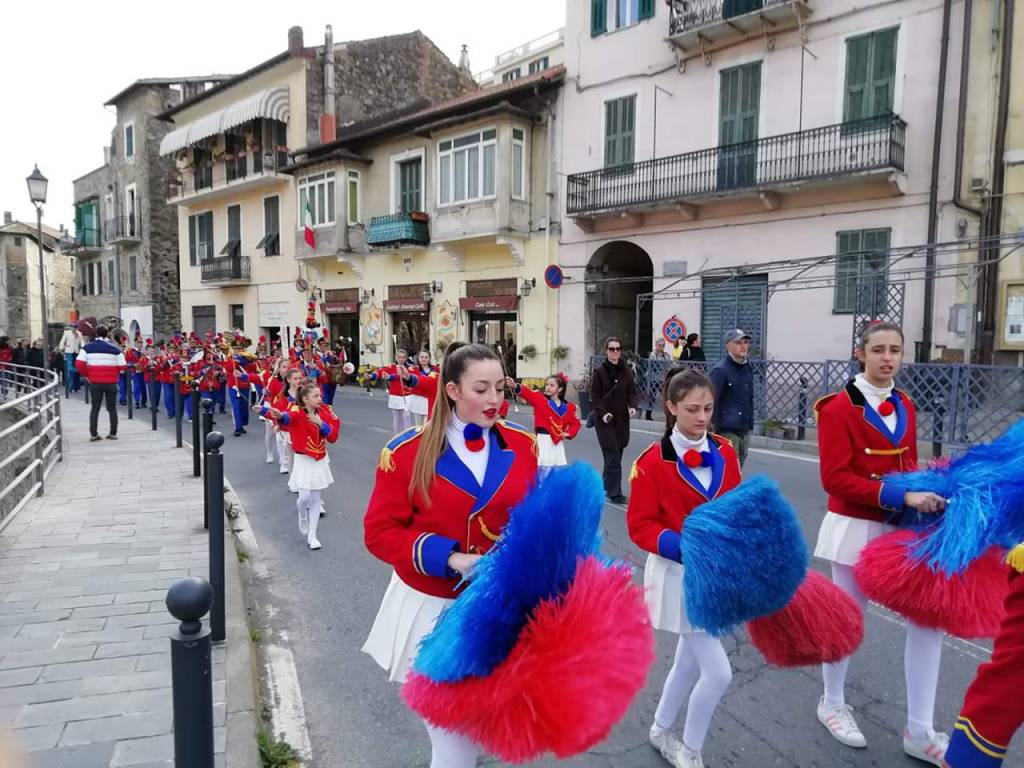 A Dolceacqua tanti bambini per la seconda edizione del carnevale