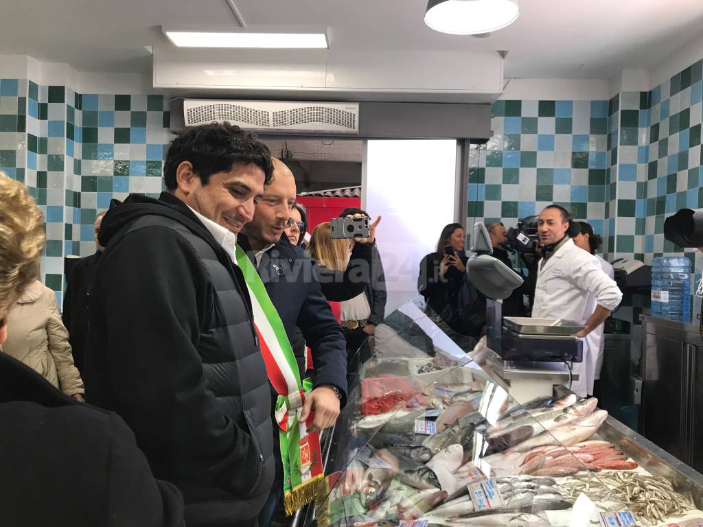 Ventimiglia, taglio del nastro alla nuova pescheria comunale con lo chef stellato Mauro Colagreco