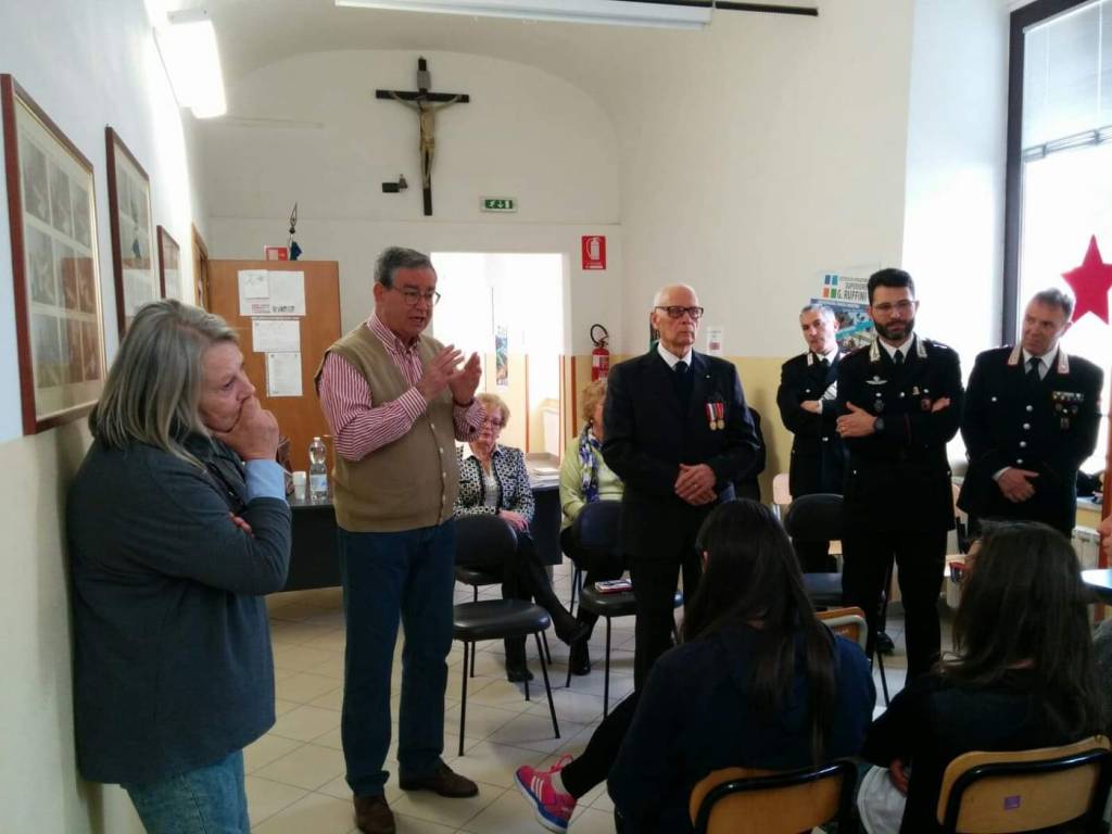 Pieve di Teco, gli studenti incontrano il maresciallo dei carabinieri Antonio Brunetti