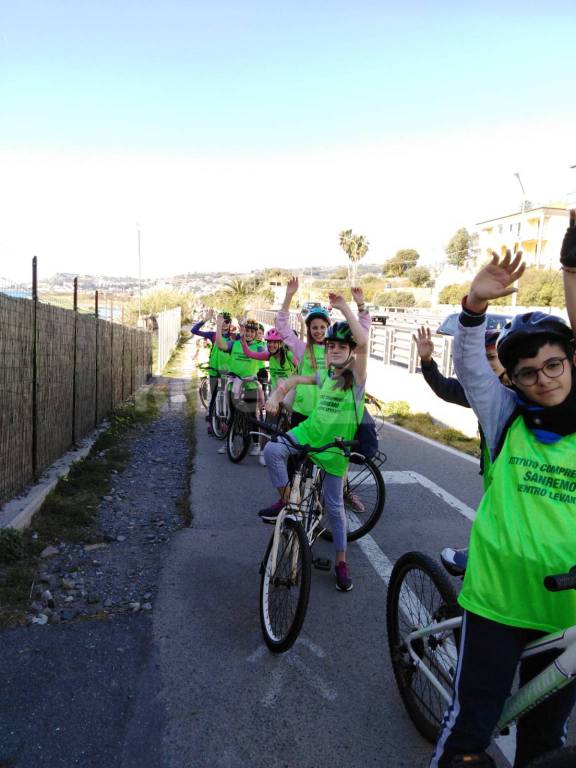 Sanremo, studenti invadono la ciclabile per la terza edizione di “Aspettando la Milano-Sanremo”