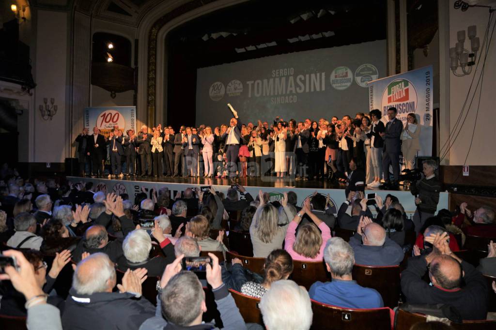 Bagno di folla per Sergio Tommasini, la convention al cinema Centrale