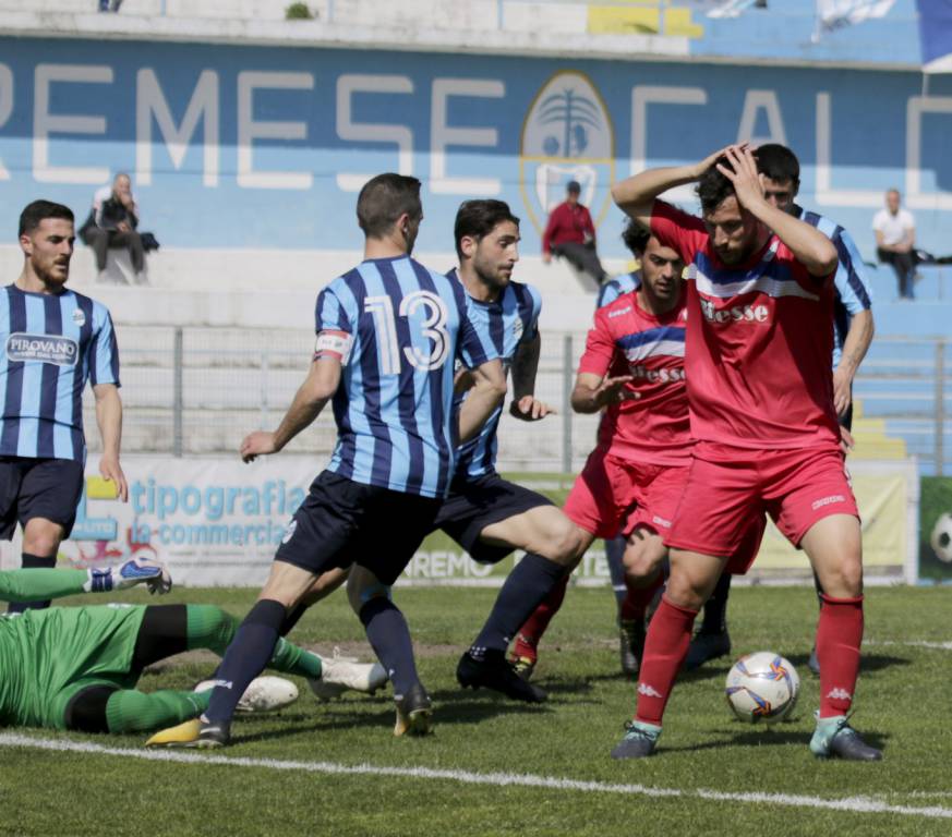 Il Lecco sconfigge 2 a 0 la Sanremese, mister Lupo: «Non facciamo gol da tre partite e non arrivano i risultati»