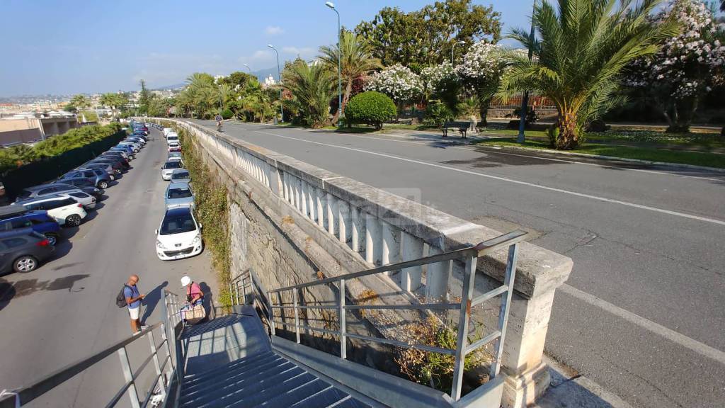 Sanremo, scuola Pascoli: lavori in corso per ultimare i container prima di lunedì