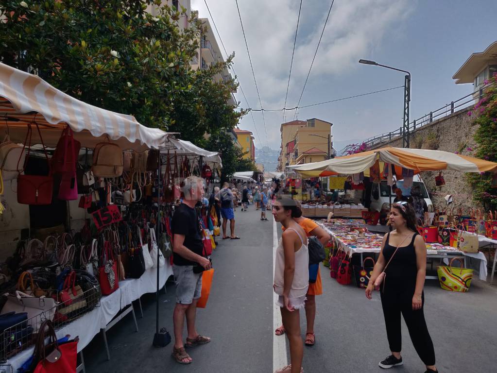 Ventimiglia, il cuore della città si trasforma in isola pedonale per la manifestazione “Domenica insieme”