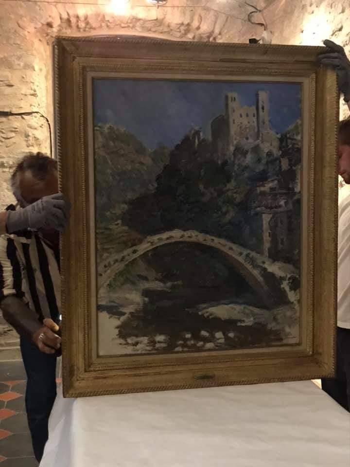 Dolceacqua dice addio a Monet. Opere scortate dai carabinieri