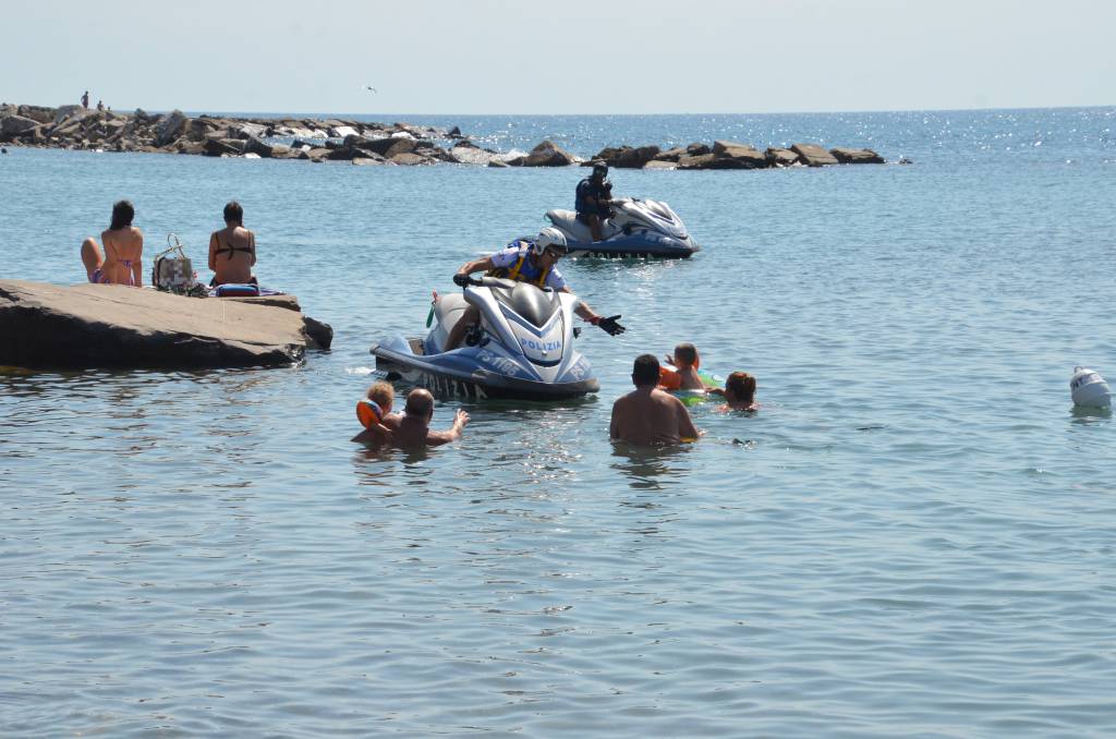 polizia moto acqua 