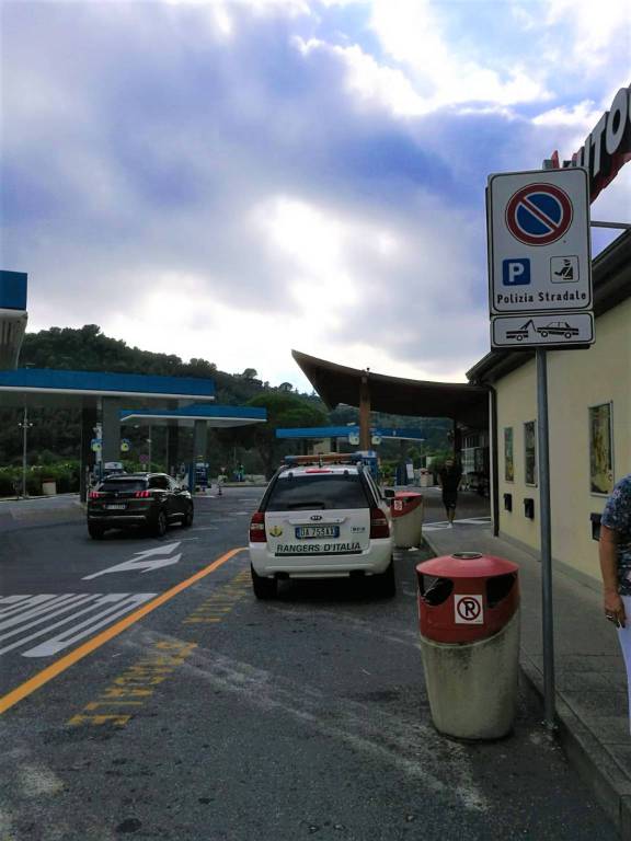 Imperia, i Rangers d’Italia scendono in campo contro l’abbandono degli animali in autostrada