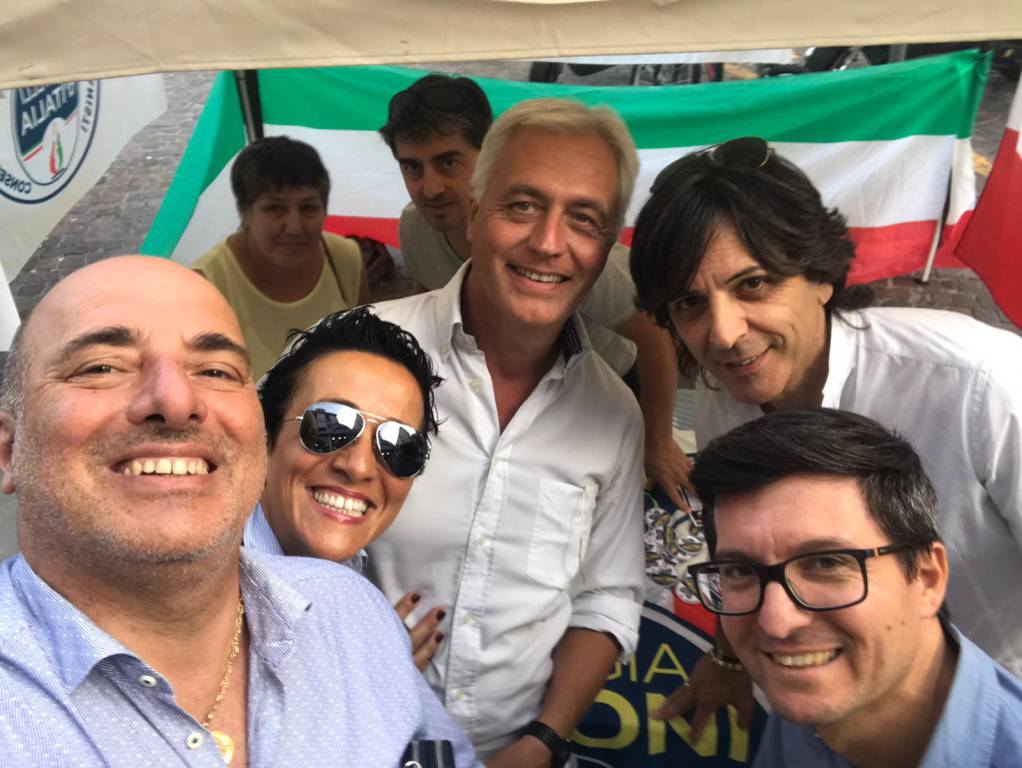 Sanremo, Fratelli d’Italia raccoglie firme per chiedere elezioni subito