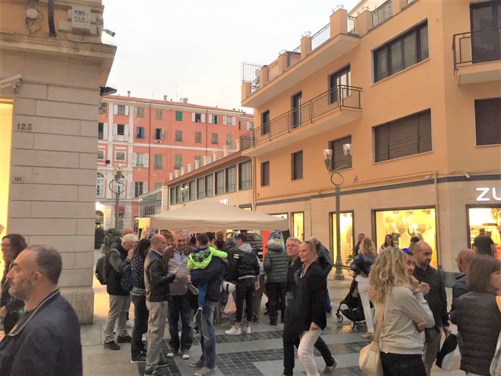 “No Ius Soli”, grande partecipazione al gazebo di Fratelli d’Italia a Sanremo