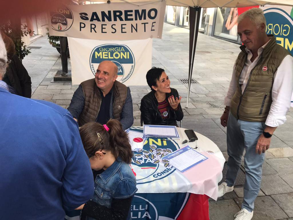 “No Ius Soli”, grande partecipazione al gazebo di Fratelli d’Italia a Sanremo