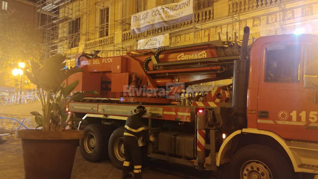 Imperia, crollo impalcatura del Cavour: area messa in sicurezza dai Vigili del Fuoco