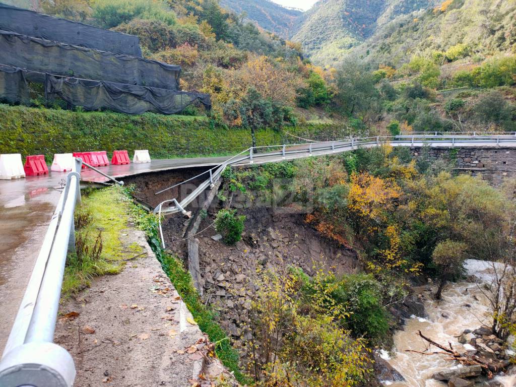 Frana tratto di provinciale, Rocchetta Nervina è isolata