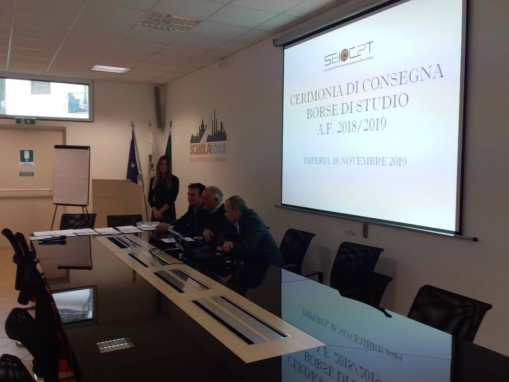 Imperia, consegnate borse di studio agli studenti meritevoli dei corsi triennali IeFPSei–Cpt Scuola Edile