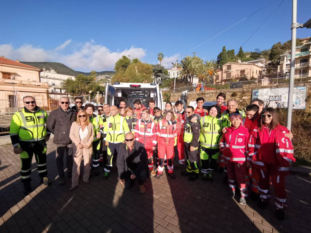 Inaugurata nuova ambulanza di Ospedaletti Emergenza, l’ha donata la donna più longeva della provincia