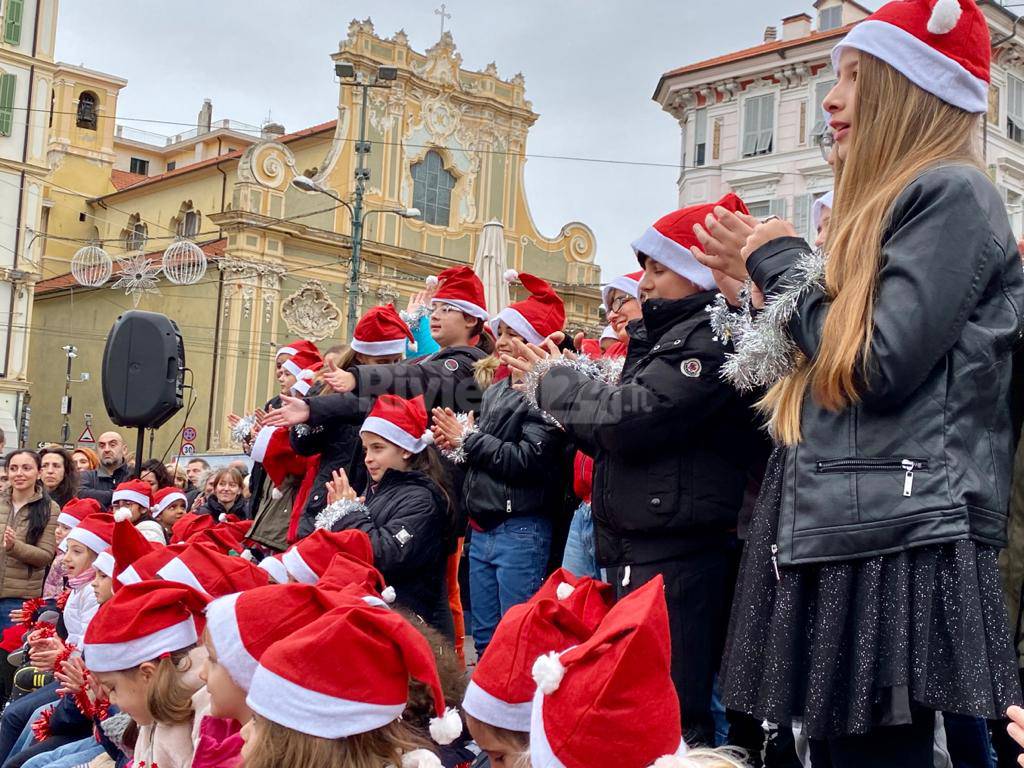 Il concerto in piazza della scuola Rubino