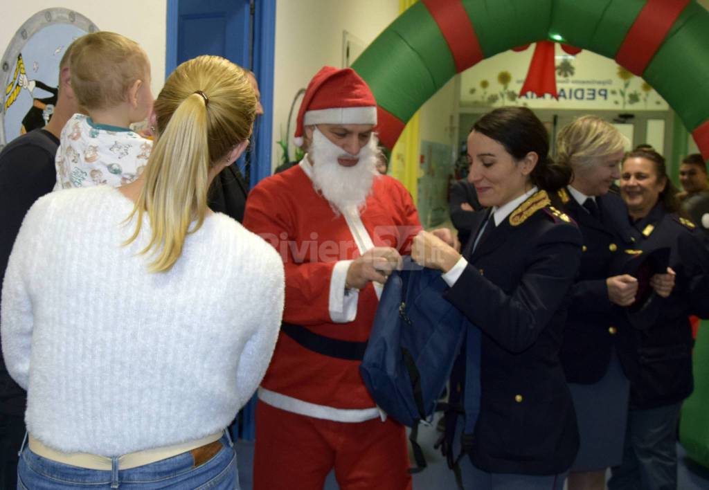 Babbo Natale arriva in Pediatria grazie alla Questura di Imperia