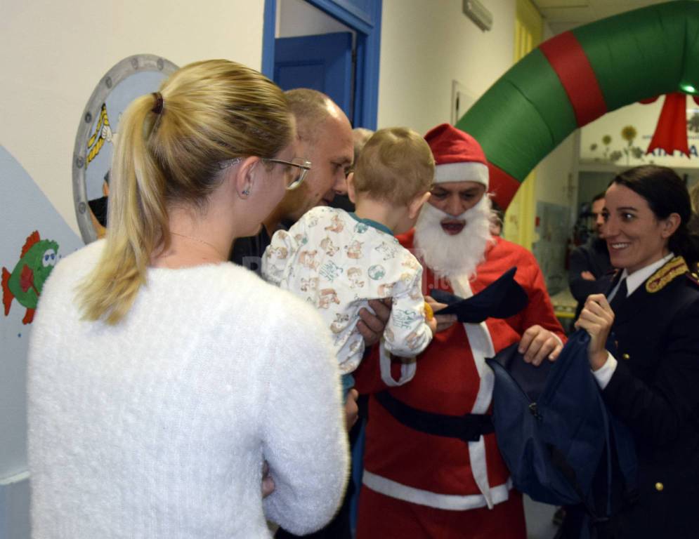 riviera24 - Babbo Natale Questura Pediatria  Sanremo