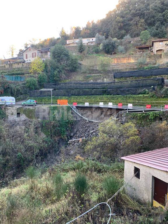 #ALLERTAROSSA, frana l’ultimo tratto di strada sul ponte per Rocchetta Nervina