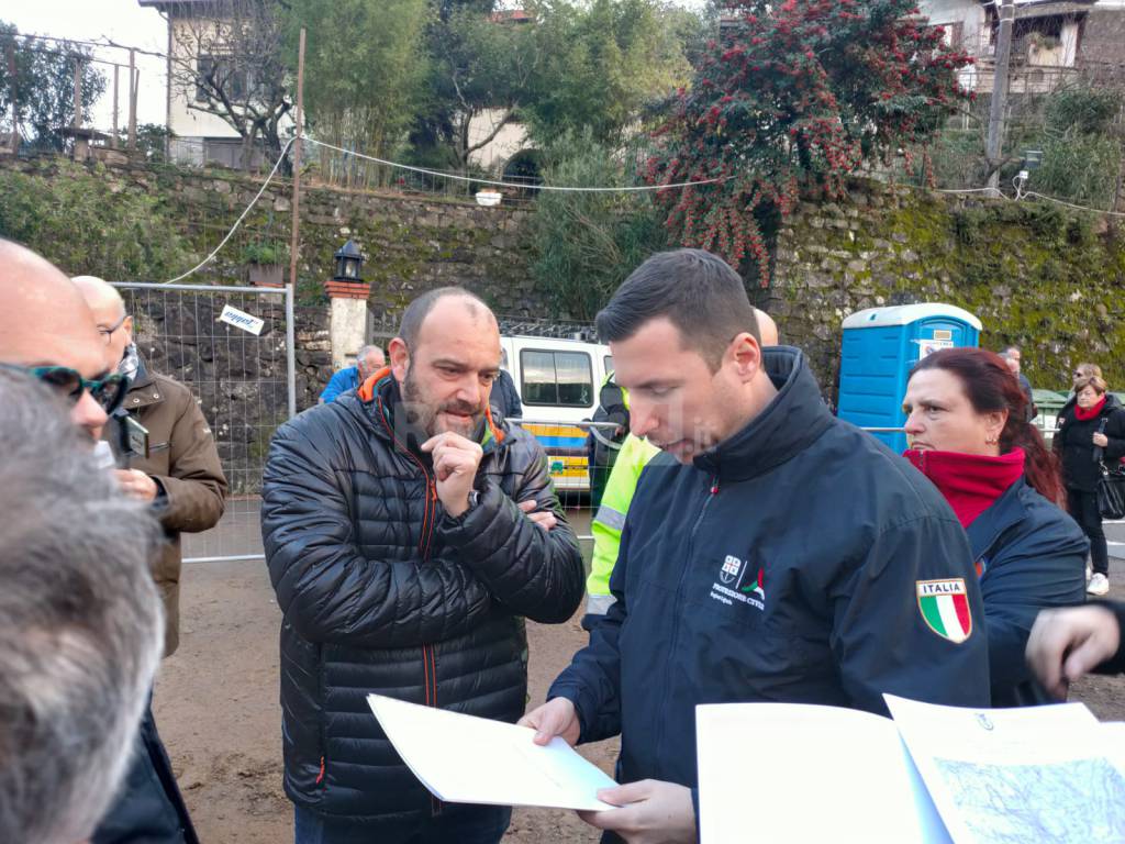 Rocchetta Nervina, una gru da 100 tonnellate per installare un ponte lungo 42 metri