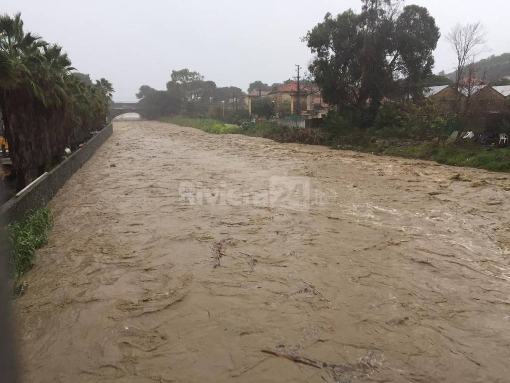 Sanremo, evacuate ditte in Valle Armea per l’esondazione del torrente