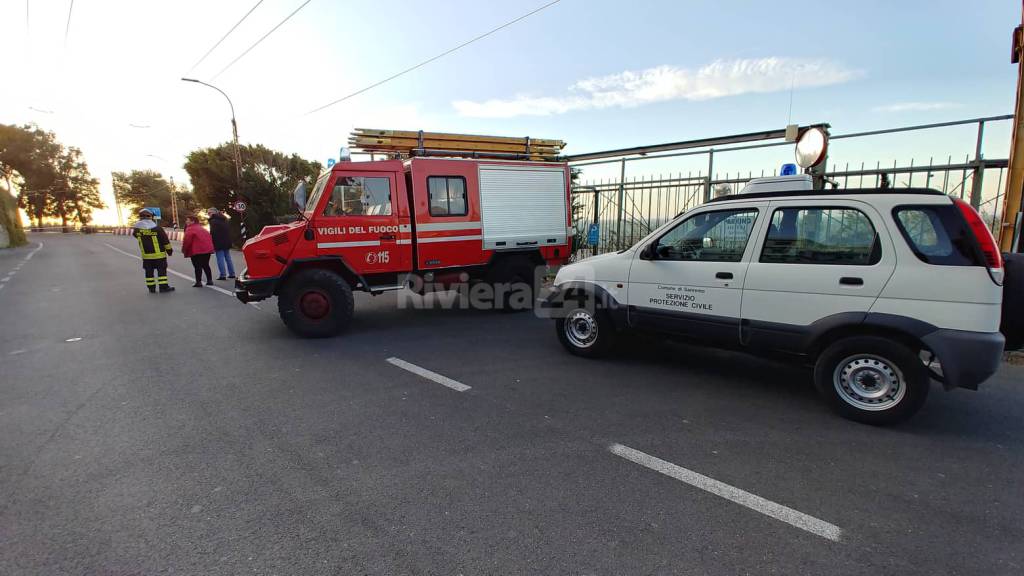 Il levante di Sanremo devastato dal vento. Alberi caduti, cavi del filobus tranciati ed Aurelia chiusa