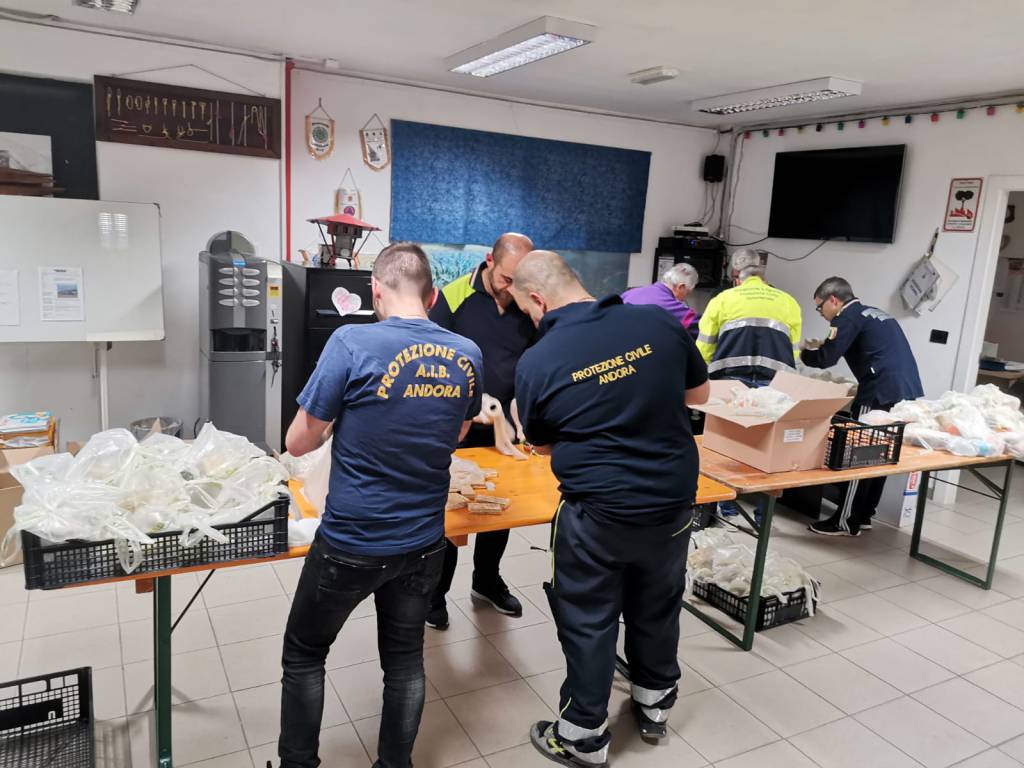 Ospiti del Bel Sit in quarantena ad Alassio, Protezione civile al lavoro