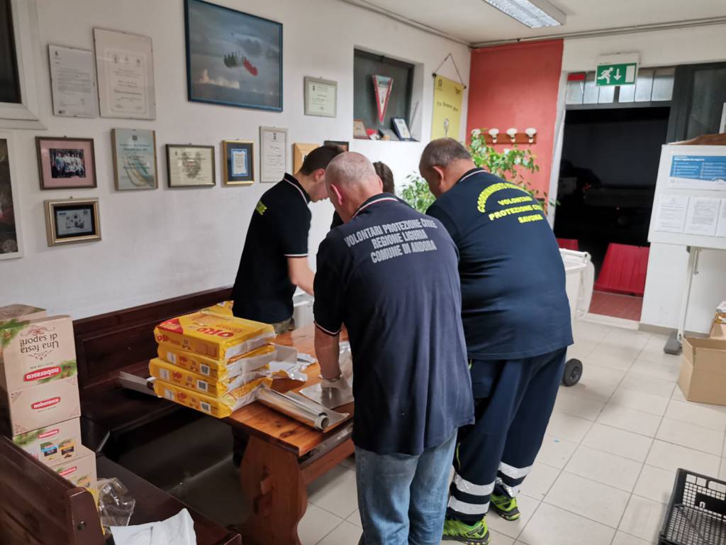 Ospiti del Bel Sit in quarantena ad Alassio, Protezione civile al lavoro