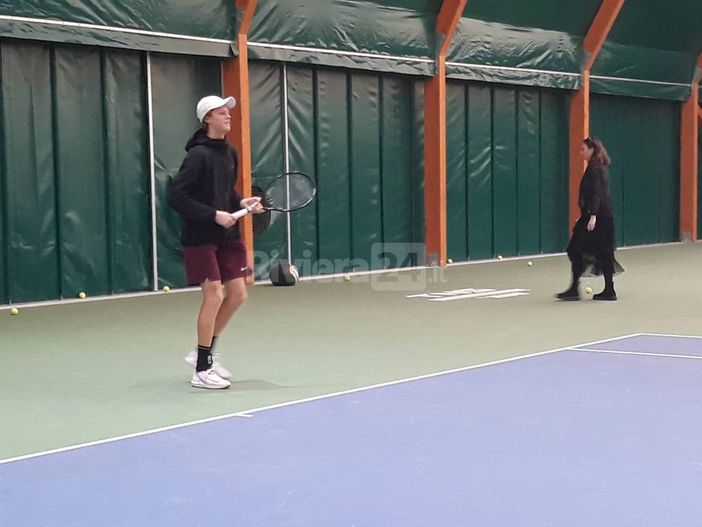 Riviera24- Fiorello gioca a tennis con Sinner