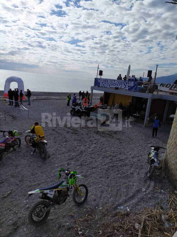 riviera24 - Moto in spiaggia