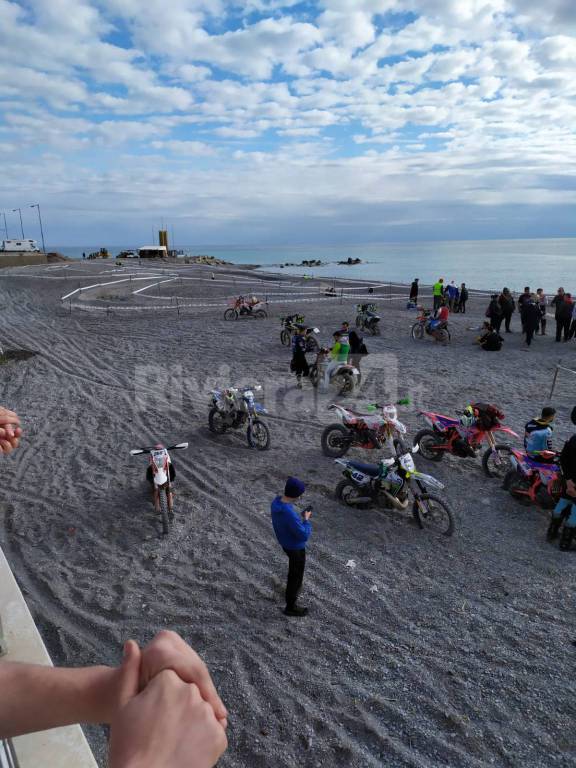 “Moto in spiaggia” a Bordighera, scatta il divieto di sosta su piazzale Mediterraneo