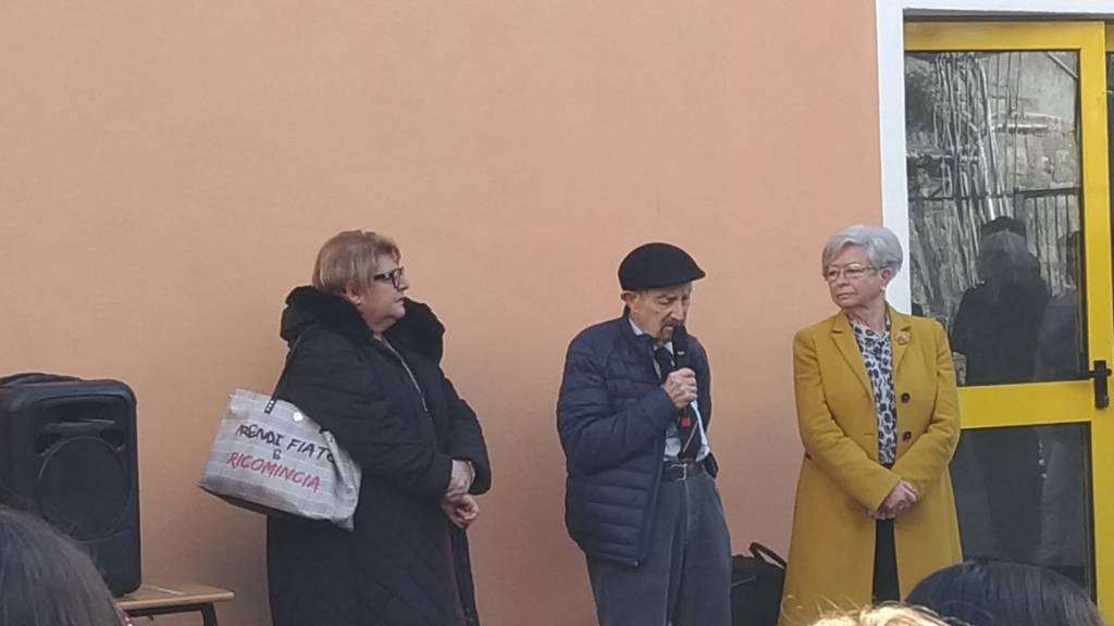 Sanremo, targa del Miur alla scuola media Dante Alighieri per le attività di riflessione sulla Shoah