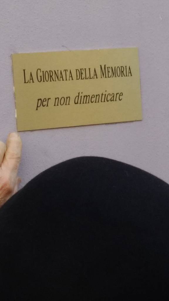 Sanremo, targa del Miur alla scuola media Dante Alighieri per le attività di riflessione sulla Shoah