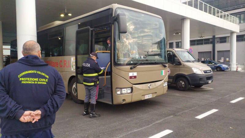 Coronavirus, al via operazioni di sbarco degli ultimi 55 passeggeri italiani rimasti a bordo della nave Costa Luminosa