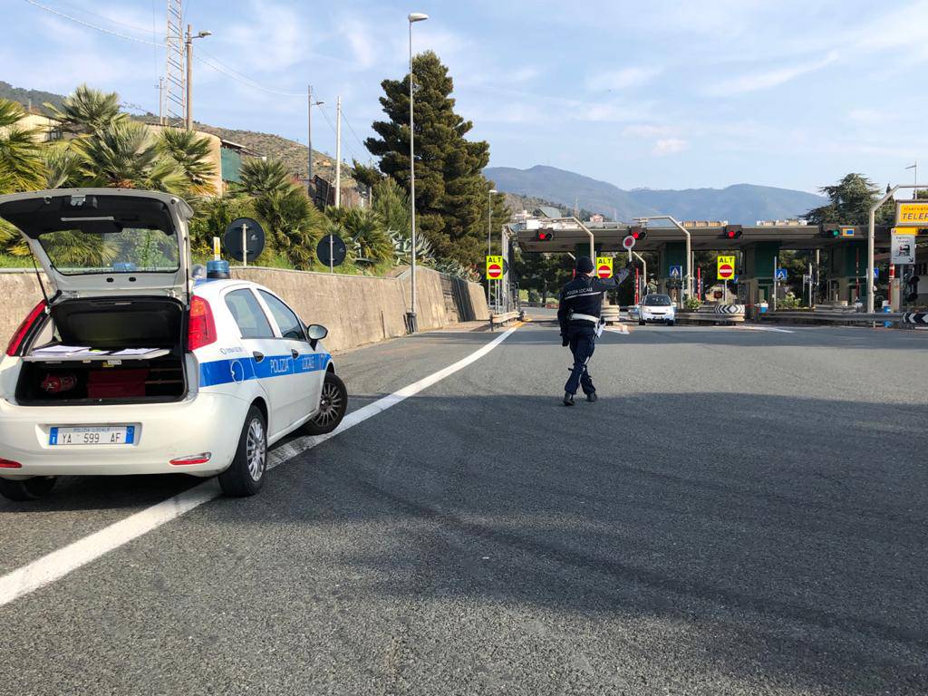 Coronavirus, controlli della polizia a Sanremo: 8 denunciati