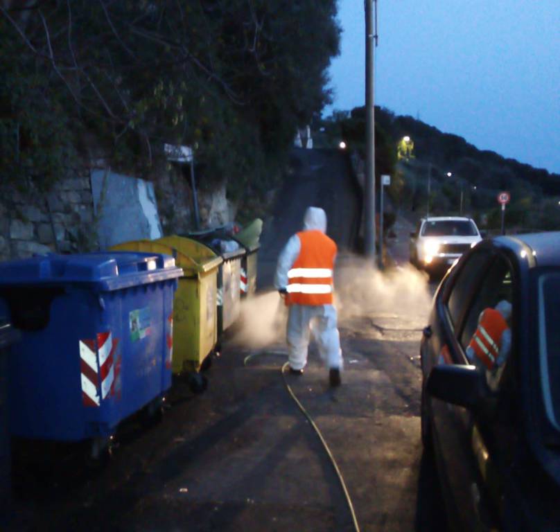 Coronavirus, a San Bartolomeo al Mare iniziata la sanificazione di strade e marciapiedi