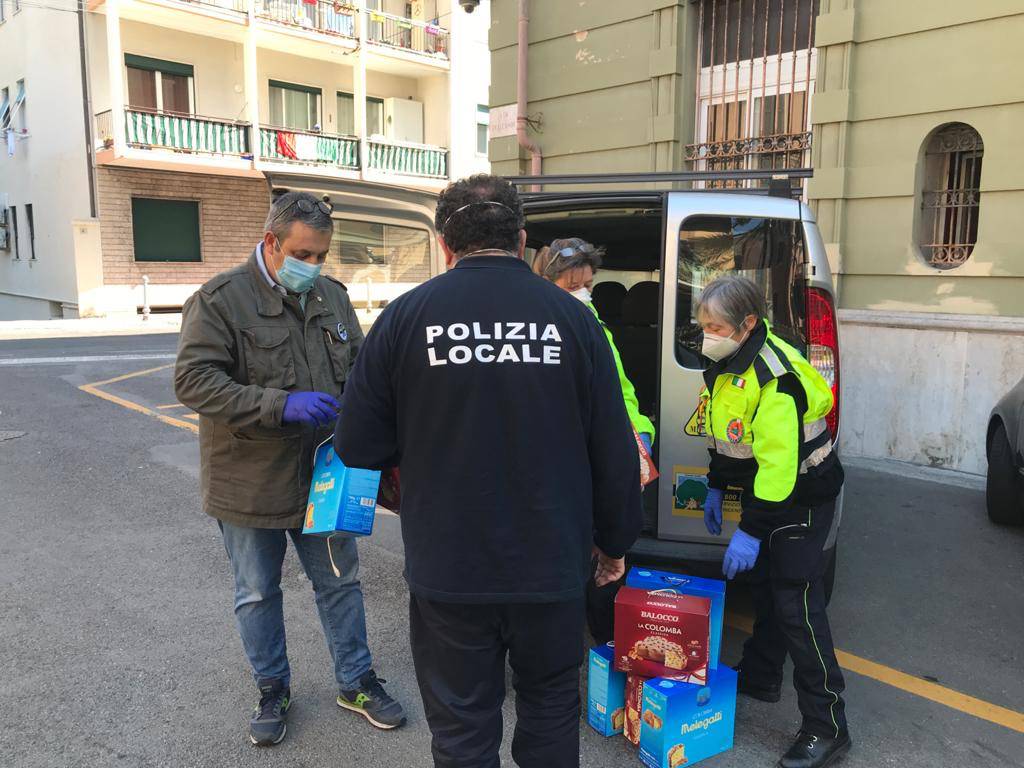 Fratelli d’Italia di Bordighera consegna colombe di Pasqua a protezione civile, forze dell’ordine e operatori sanitari