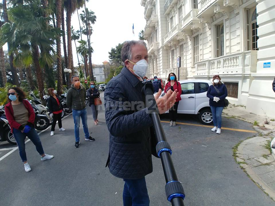 Sit in di parrucchieri ed estetisti a Palazzo Bellevue, la protesta si chiude con un applauso per Biancheri