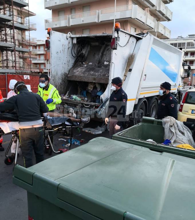 ventimiglia migrante spazzatura