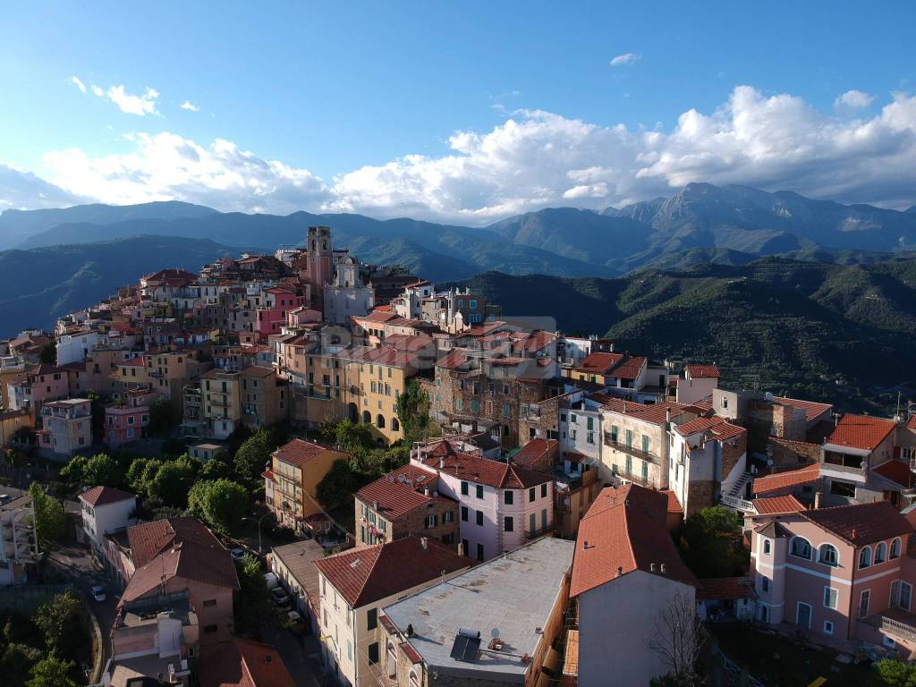 “Dalle antiche pietre misteri, sapori e profumi del noir”, il 19 settembre a Perinaldo annunciato il vincitore del premio